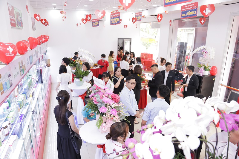 Quý khách hàng sẽ nhận những ưu đãi hấp dẫn khi tham gia lễ khai trương tại nhà thuốc